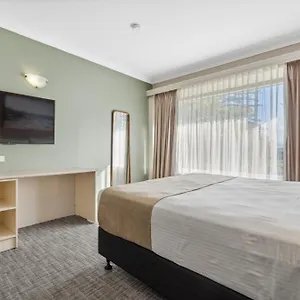 Lodge Econo Dockside Glenelg